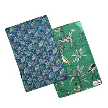 set de table matelassé coton indien fait main a jaipur motif fleuri au blockprint vert émeraude violet fleurs rose fluo Ma Jungle Family Bleu nuit fleur de dahlia rouge