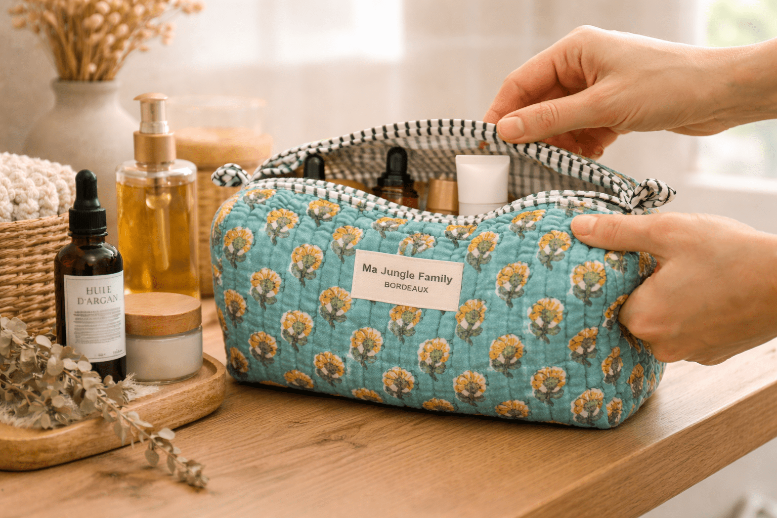 Trousse de toilette en coton matelasse indien imprime au blockprint, couleur menthe a l’eau