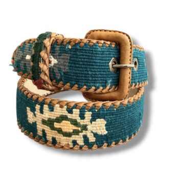 Ceinture brodée ethnique au Guatemala la mansa latch, ceinture en cuir, artisanat MA Jungle Family, couleur vert emeraude et dessins originaux ethniques