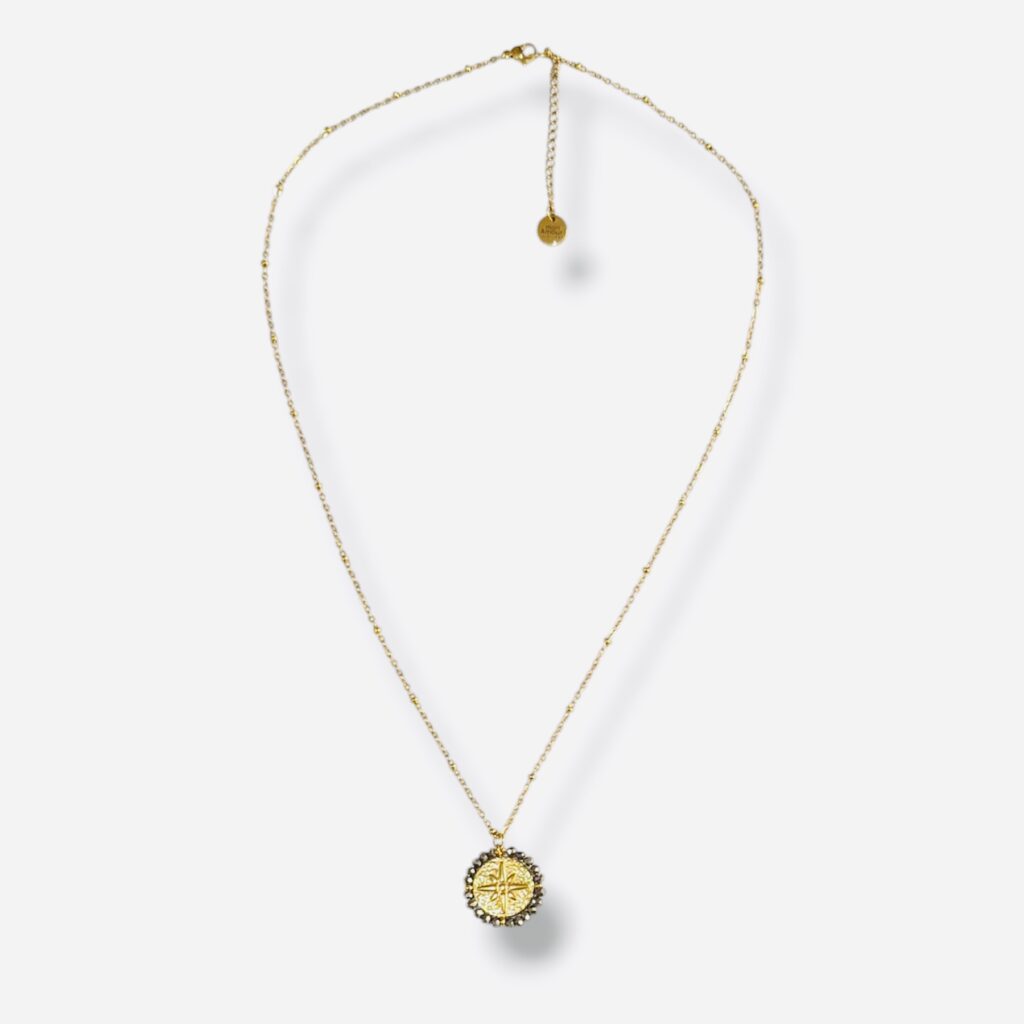 Medaille porte-bonheur, Santa Maria, rose des vents, perles mordoré, chaîne dorée avec des perles dorées, Ma Jungle Family, palas