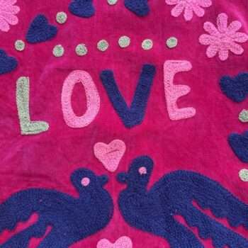 Sac cabas en velours brodé LOVE fuschia, mode boheme, Ma Jungle Family