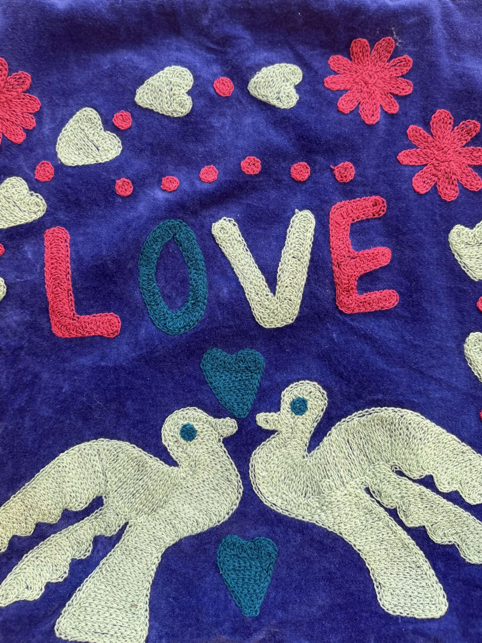 Sac de plage en velours brodé LOVE bleu électrique Ma JUngle Family