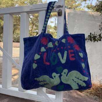 Sac de plage en velours brodé LOVE bleu électrique Ma JUngle Family