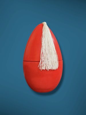 Bougie artisanale en terre cuite en forme d’œuf, fabriquée à la main au Maroc, objet décoratif aux finitions naturelles. Détail de bougie en terre cuite façonnée à la main, texture brute et nuances naturelles, artisanat du Maroc. Bougie artisanale en terre cuite vert céladon, faite main au Maroc, objet déco unique et authentique. Ma Jungle Family