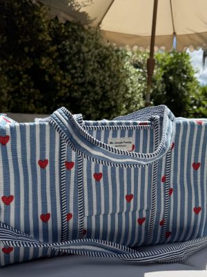 Sac week-end chic raye bleu avec des cœurs rouge, Ma Jungle Family, sac a langer
