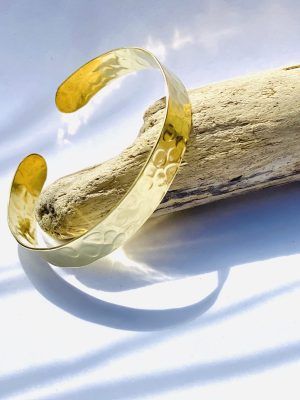 jonc bracelet manchette lisse laiton fait a la main au Maroc martelee Ma Jungle Family