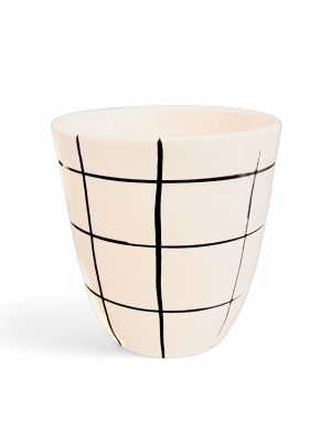 Mug en terre cuite blanche avec des cœurs rouges love ligne épurée Ma Jungle Family, carreaux noirs et violet, moderne et rétro, tasse à thé, café