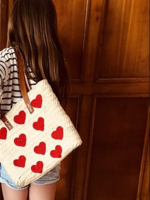 Panier marocain brodé coeur love tresse et brode a la main au Moroc doubles anses en cuir dessin ethnique boheme Ma Jungle Family