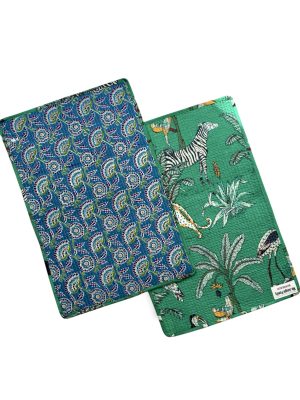 set de table matelassé coton indien fait main a jaipur motif fleuri au blockprint vert émeraude violet fleurs rose fluo Ma Jungle Family Bleu nuit fleur de dahlia rouge