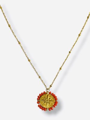 Medaille porte-bonheur, Santa Maria, rose des vents, perles corail, chaîne dorée avec des perles dorées, Ma Jungle Family, palas